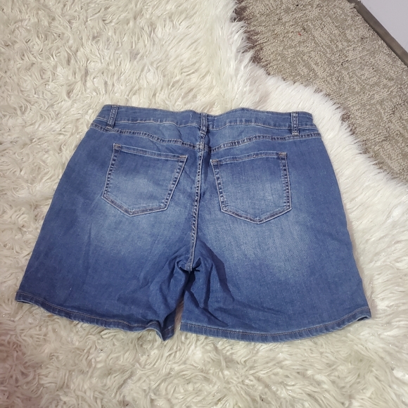 Lane bryant pearl denim jean short plus size 16 - Picture 4 of 4